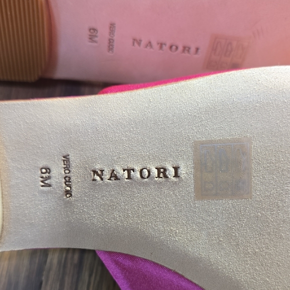 NWOT Natori Arri Fuchsia Satin Embroidered Mules - Picture 4 of 4